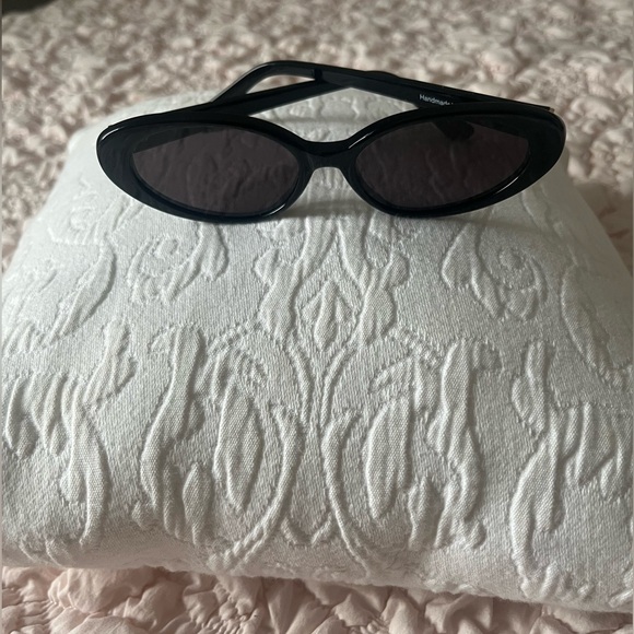 Velvet canyon sunglasses never used ! Ordered on SSENSE - Picture 2 of 5